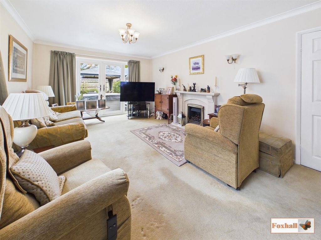 Property photo 3 of 20 Lounge