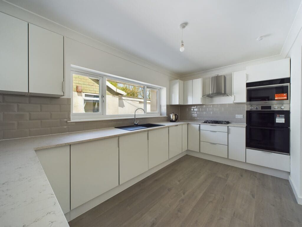 Property photo 2 of 25