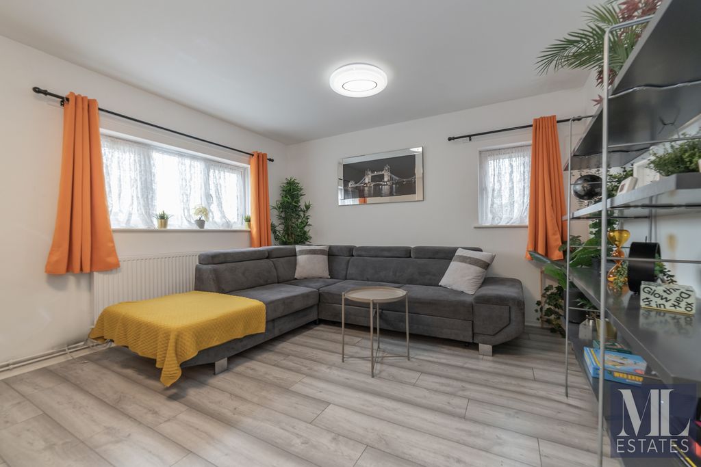 Property photo 2 of 6 Photo 9