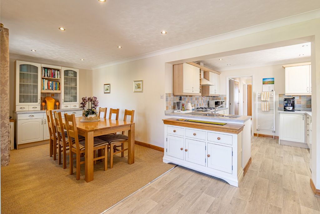 Property photo 3 of 30 5274353