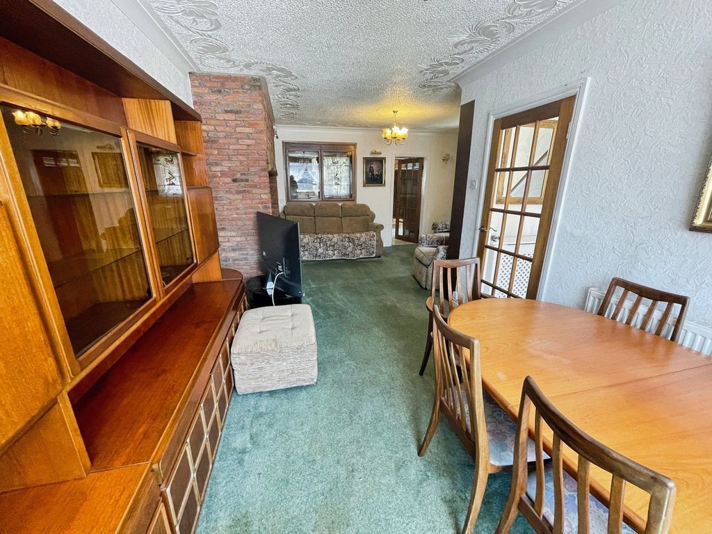 Property photo 2 of 39 Lounge/Dining Room