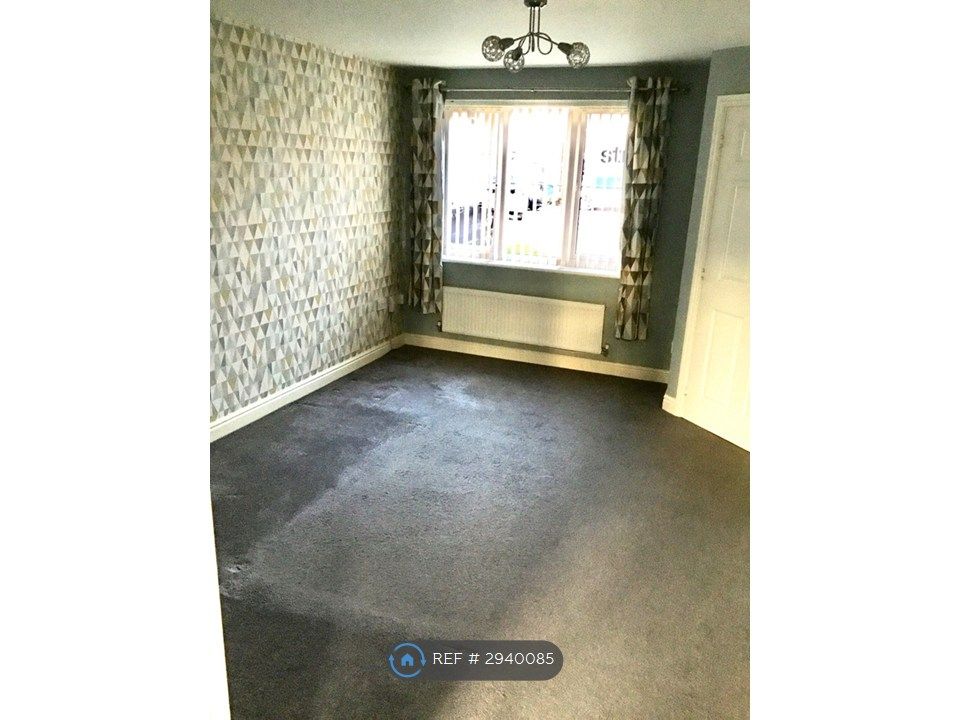 Property photo 3 of 16 Living Room