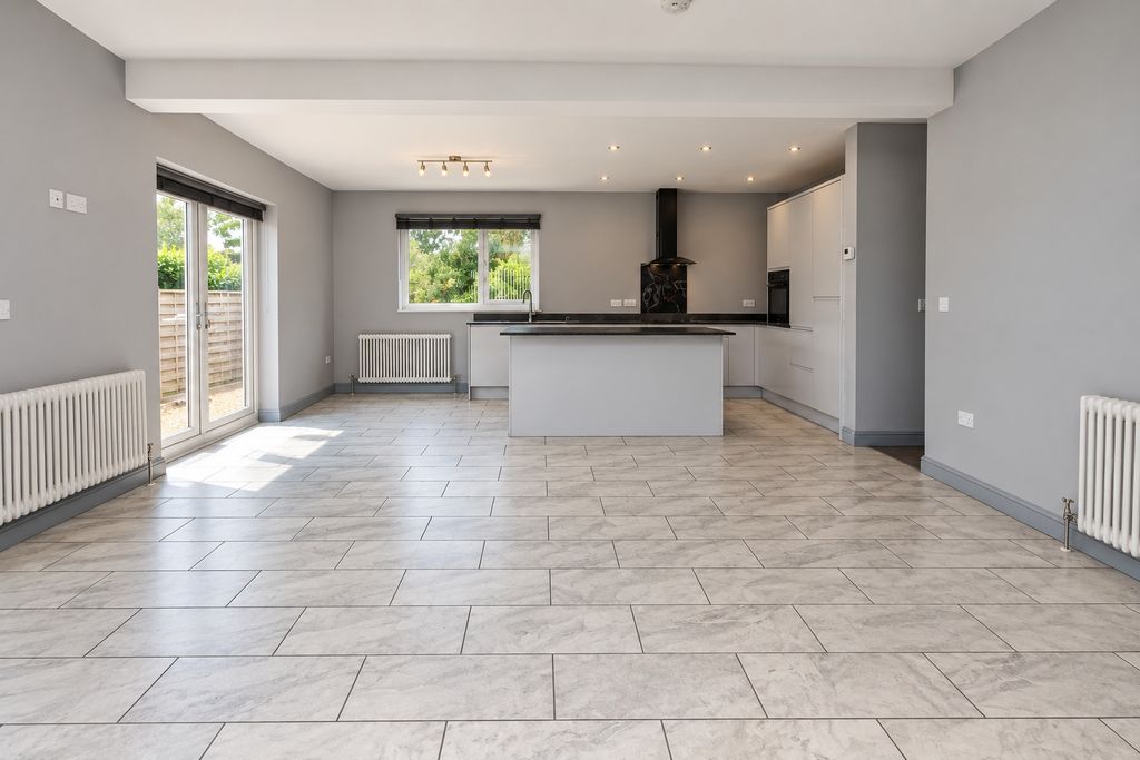 Property photo 2 of 10 5587093