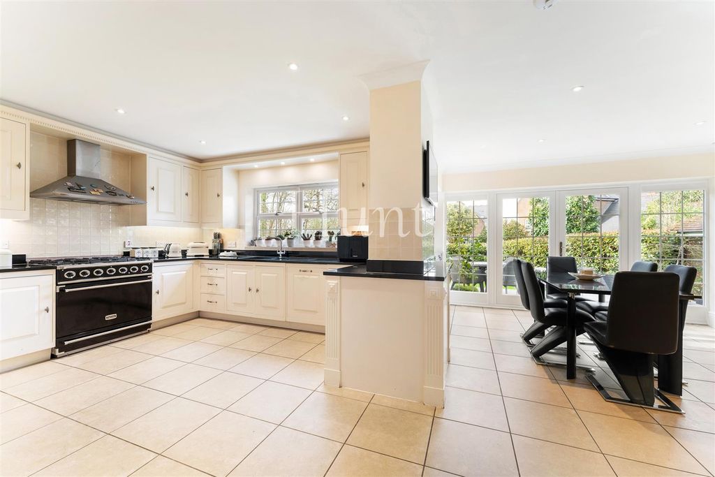 Property photo 3 of 33 Kitchen Diner