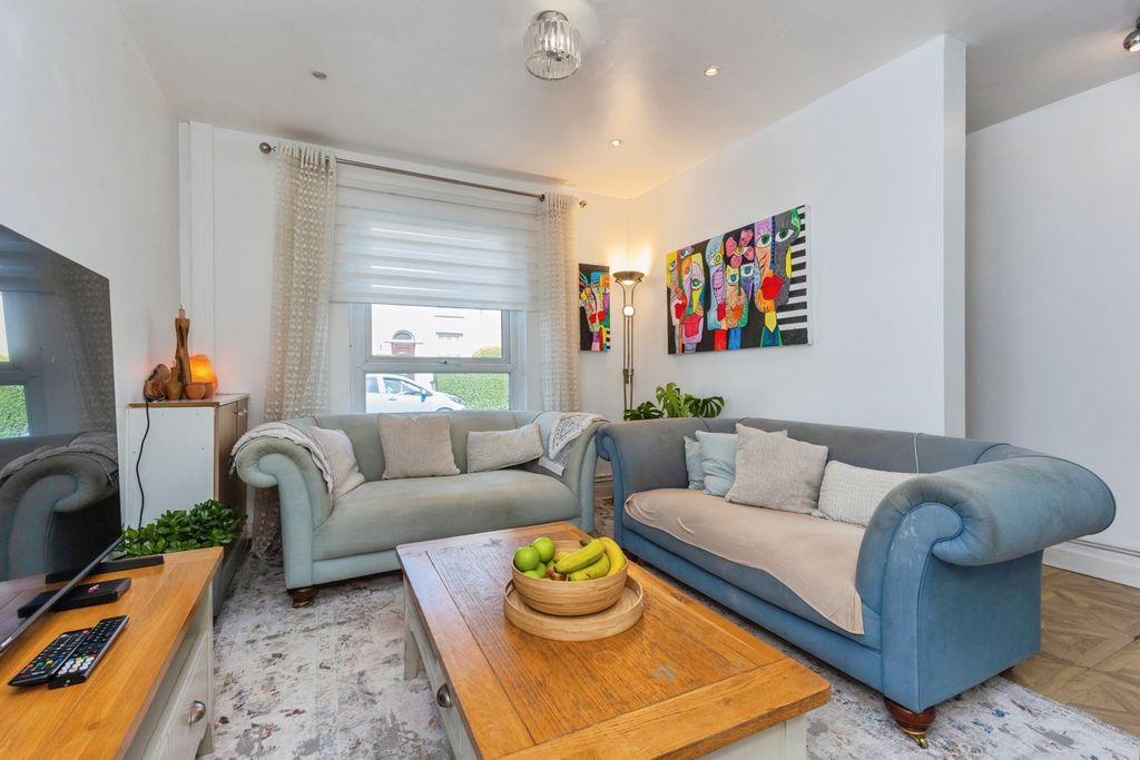 Property photo 2 of 15 Pbox-Img.Jpg