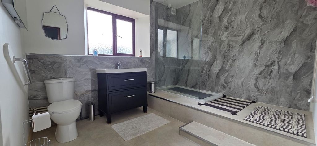 Property photo 2 of 7 Picture No. 06