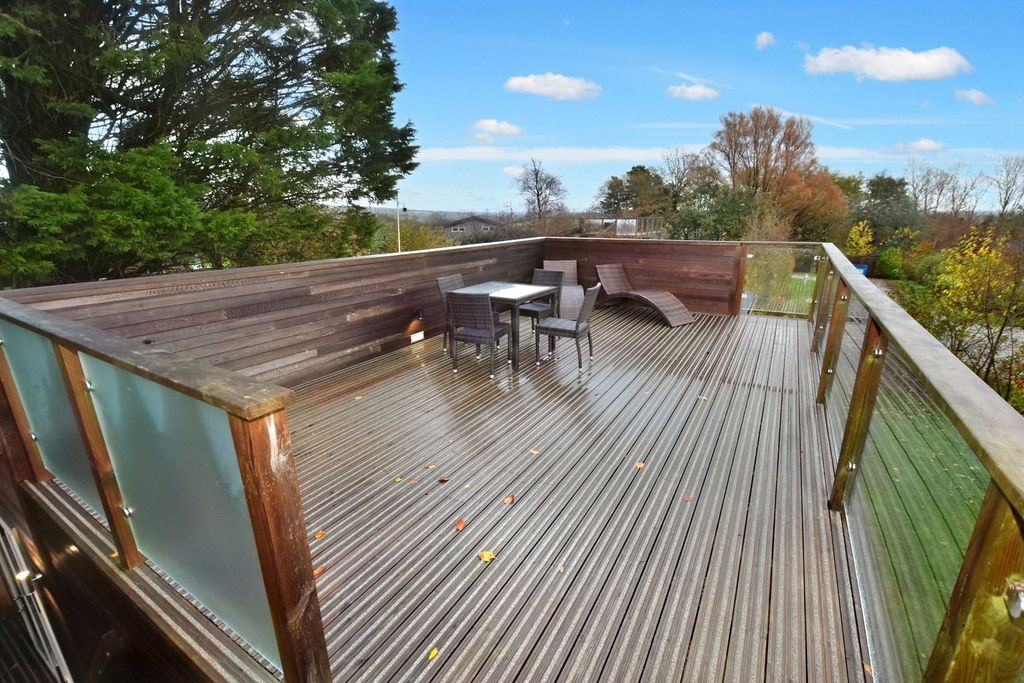 Property photo 2 of 13 Sky Deck