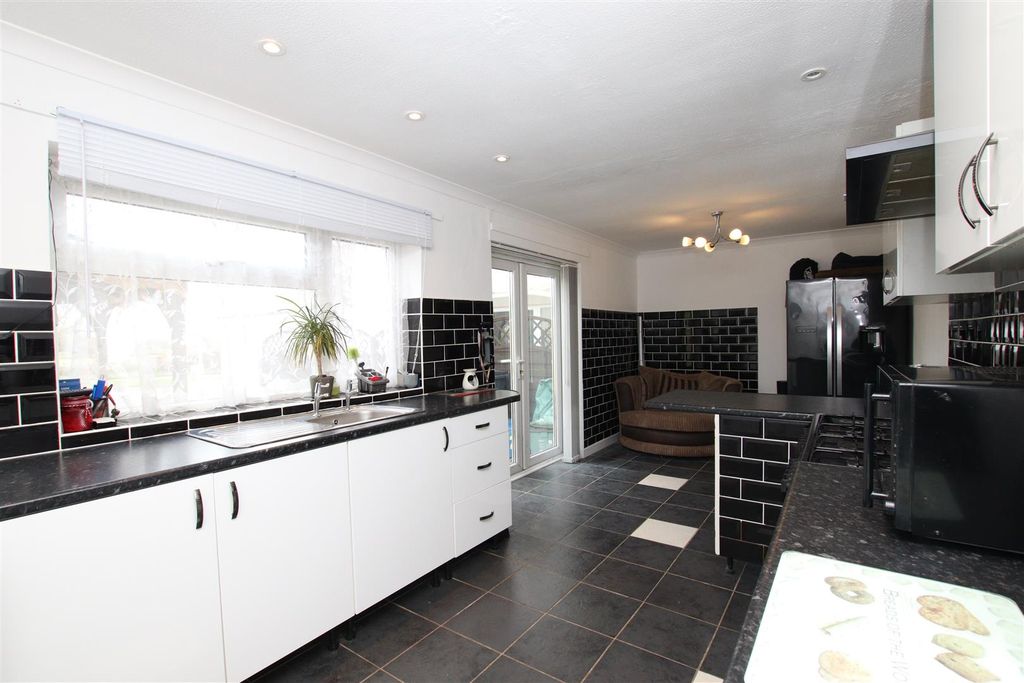 Property photo 2 of 12 Kitchen.Jpg