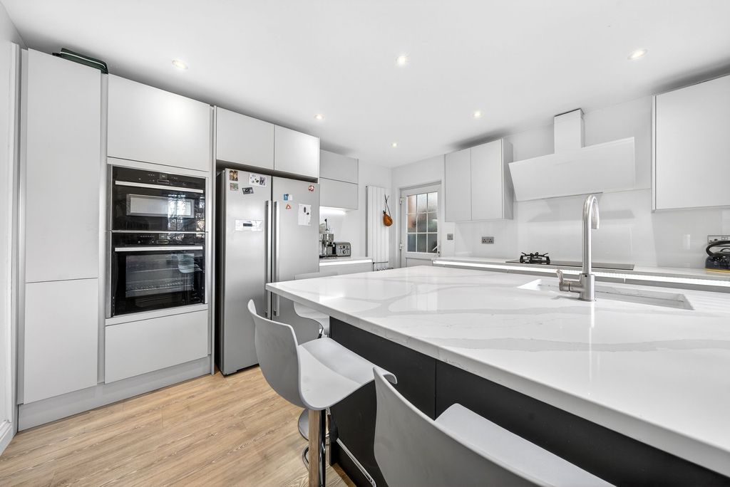 Property photo 1 of 18 Kitchen