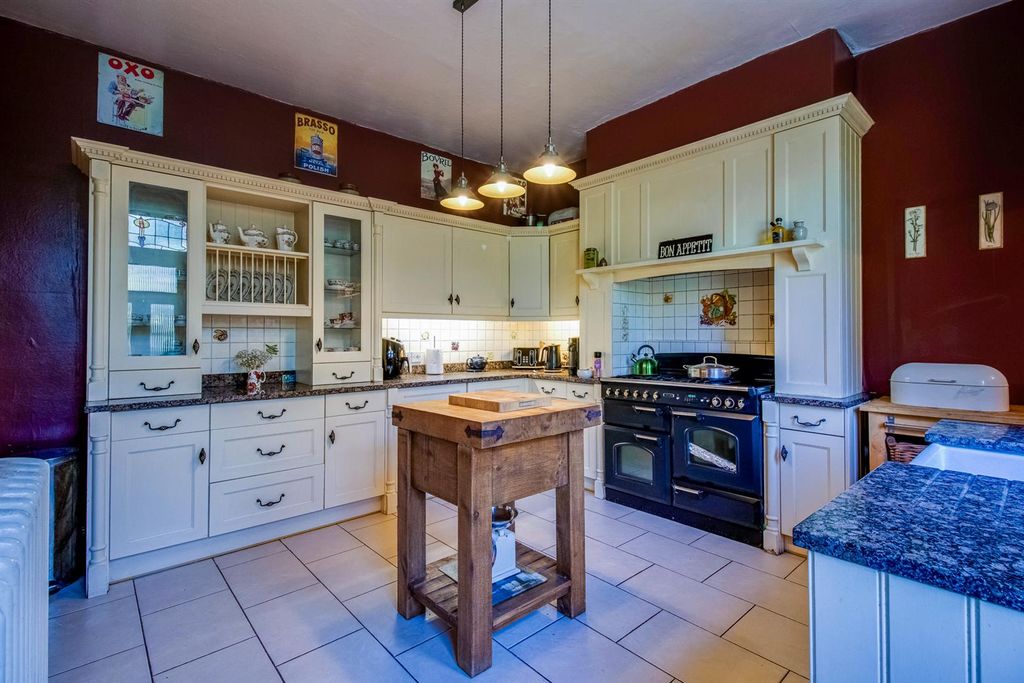 Property photo 2 of 31