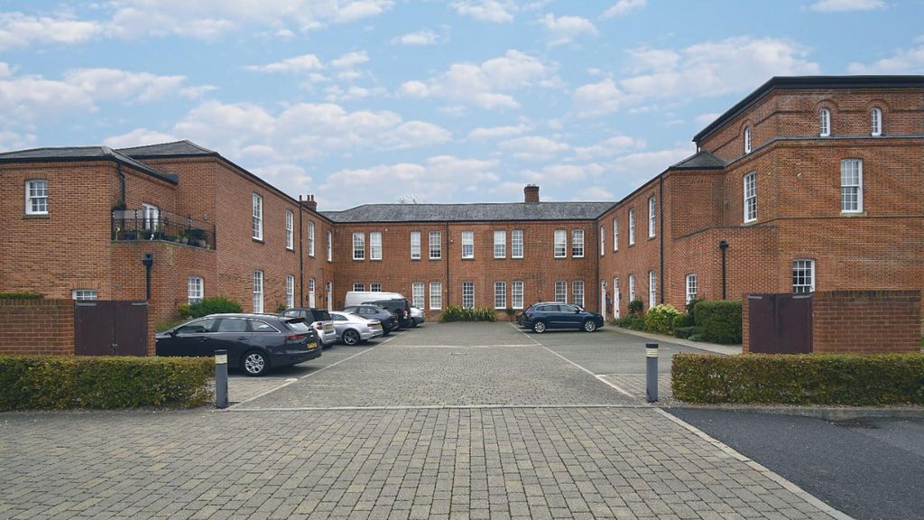 Property photo 1 of 11 Front (Exterior)