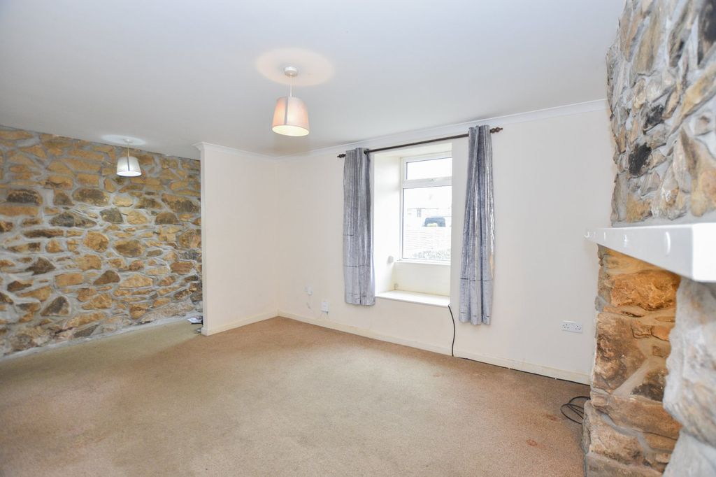 Property photo 3 of 13 Lounge