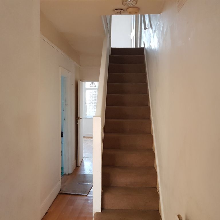 Property photo 2 of 31