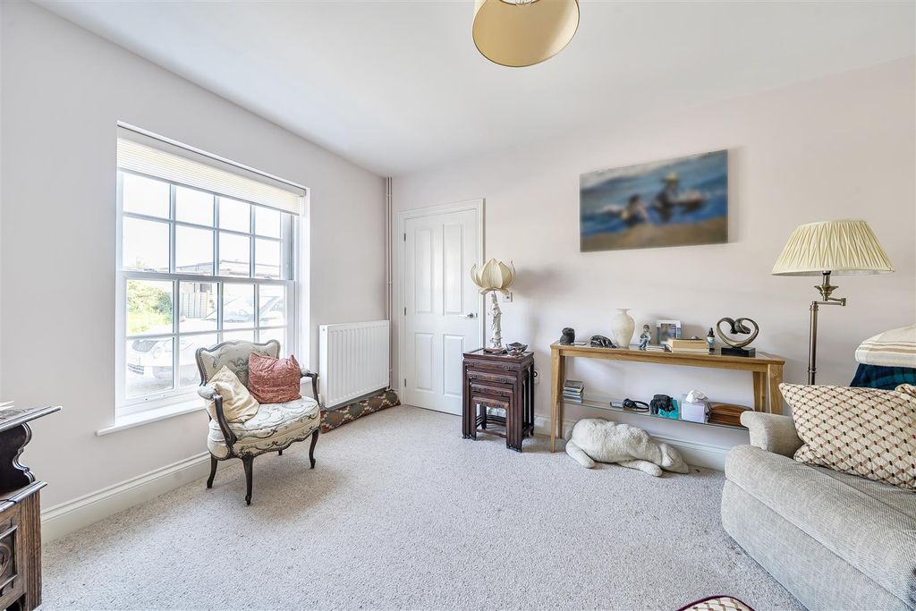 Property photo 2 of 19 Sitting Room