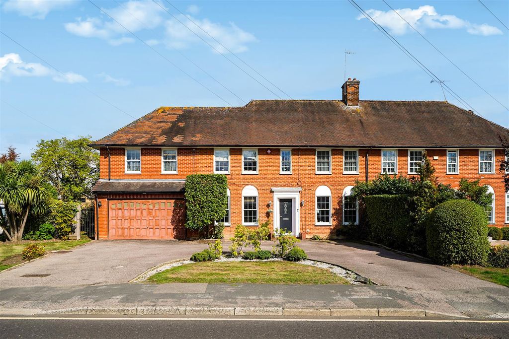 Property photo 1 of 14 39 Deacons Hill Road Elstree Borehamwood Wd6 3Hz -