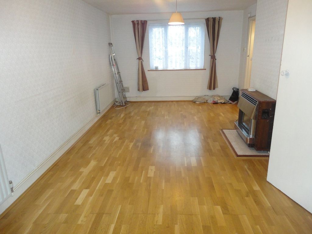 Property photo 1 of 11 Lounge
