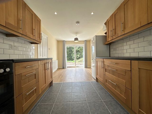 Property photo 3 of 11 Kitchen