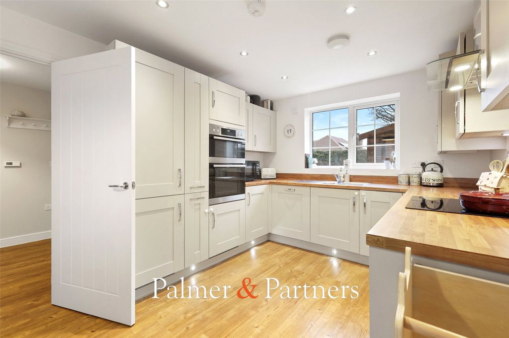 Property photo 3 of 23 Picture No. 21