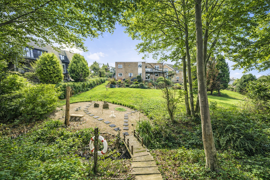 Property photo 1 of 25 Theridge