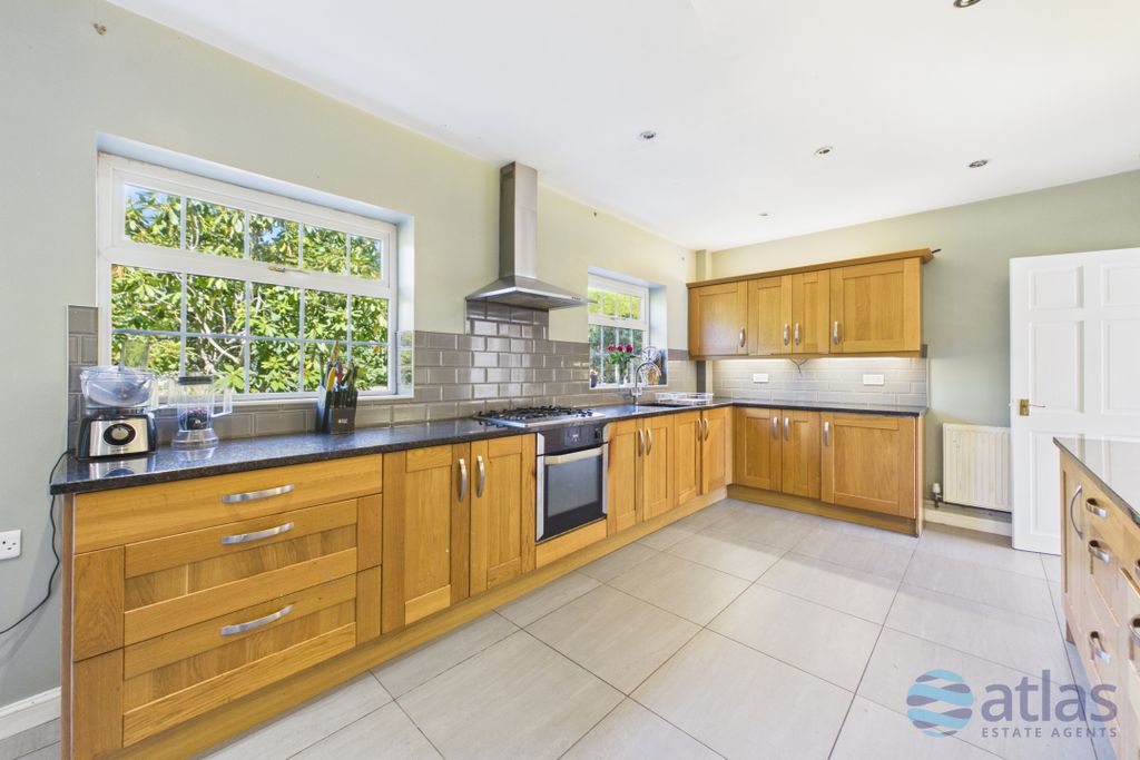 Property photo 3 of 33 Kitchen