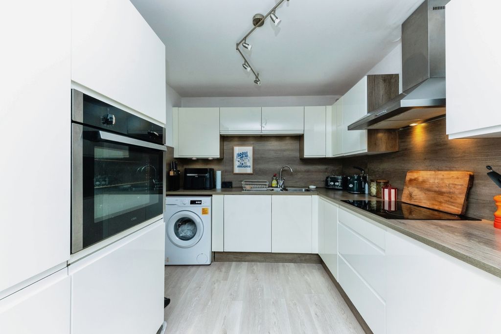 Additional image 5 of 2 bed flat for saleGrosvenor Crescent, Grimsby, Lincolnshire DN32