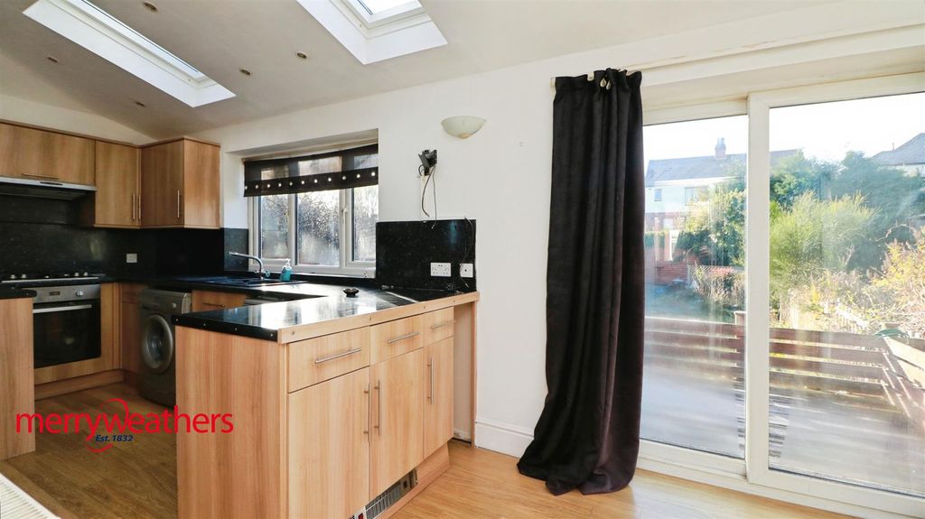 Property photo 2 of 19 Dining Kitchen