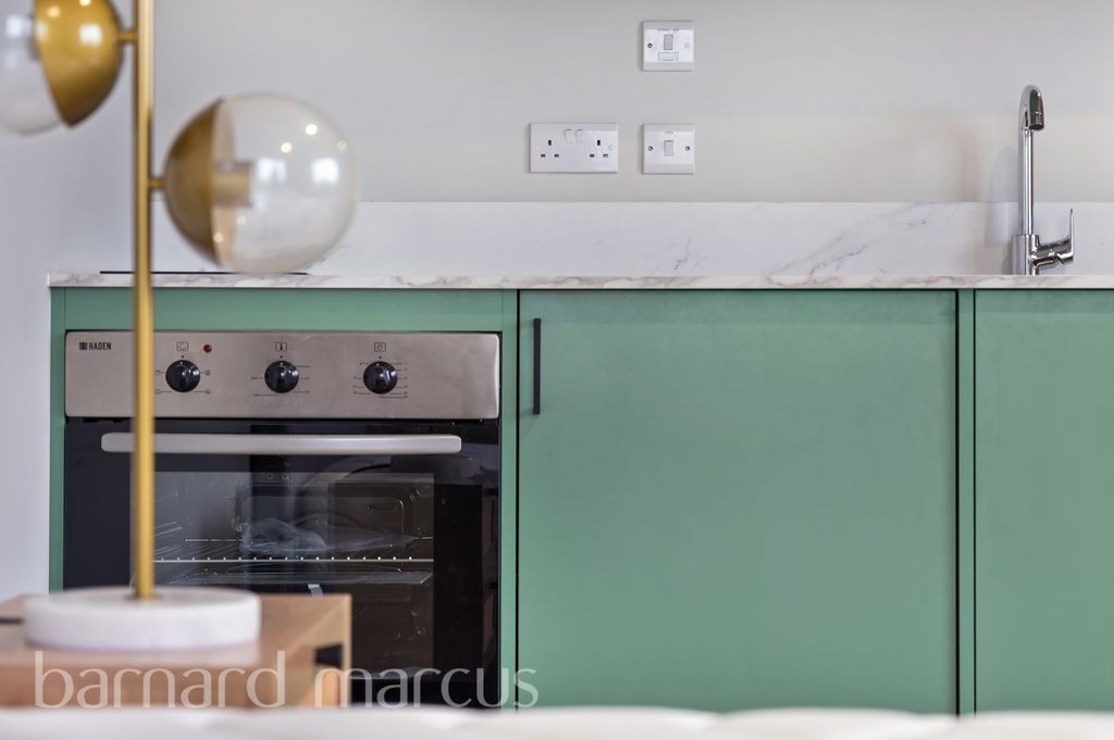 Property photo 3 of 8 Kitchen