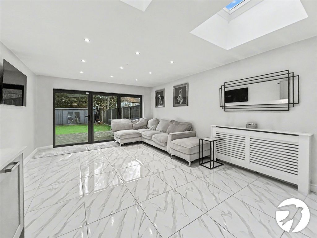 Property photo 3 of 25 Picture No. 15