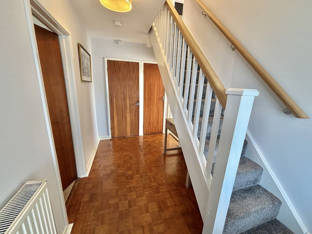 Property photo 2 of 10 Entrance Hall
