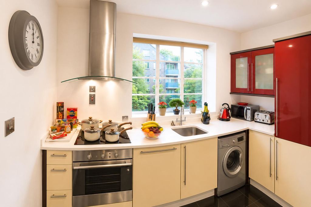 Property photo 3 of 12 Kitchen