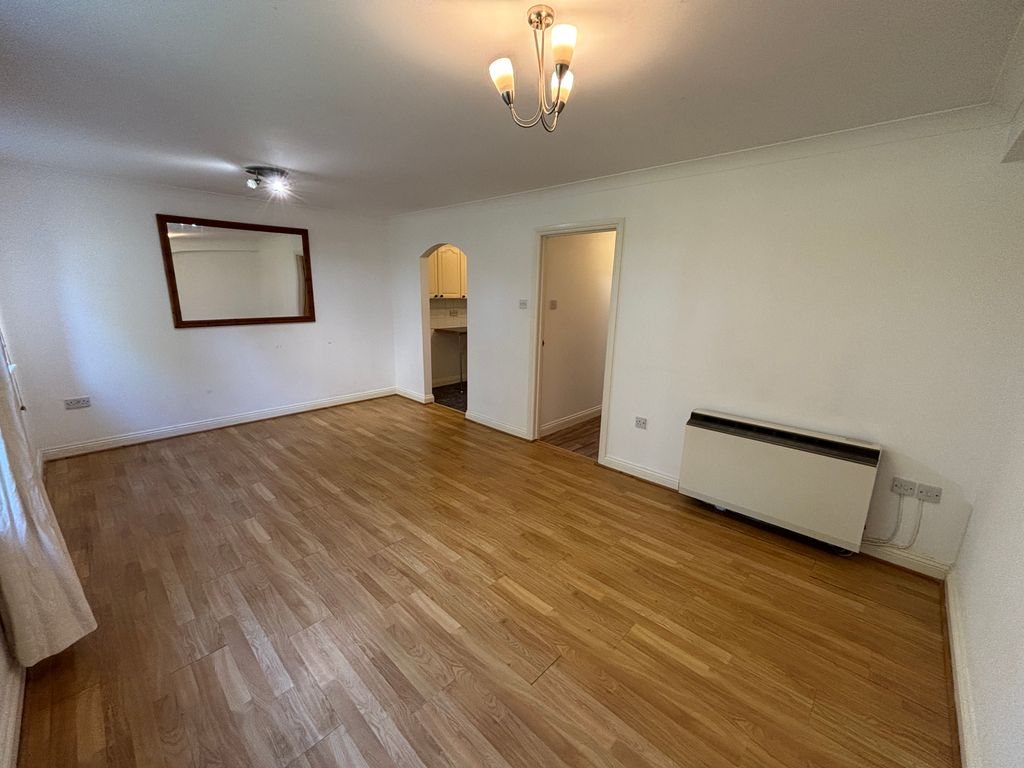 Property photo 3 of 19 Lounge (2)