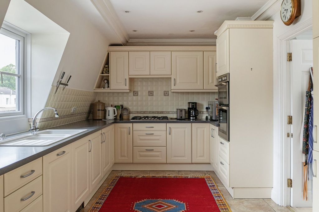 Additional image 6 of 3 bed flat for saleThe Broad Walk, Imperial Square, Cheltenham, Gloucestershire GL50