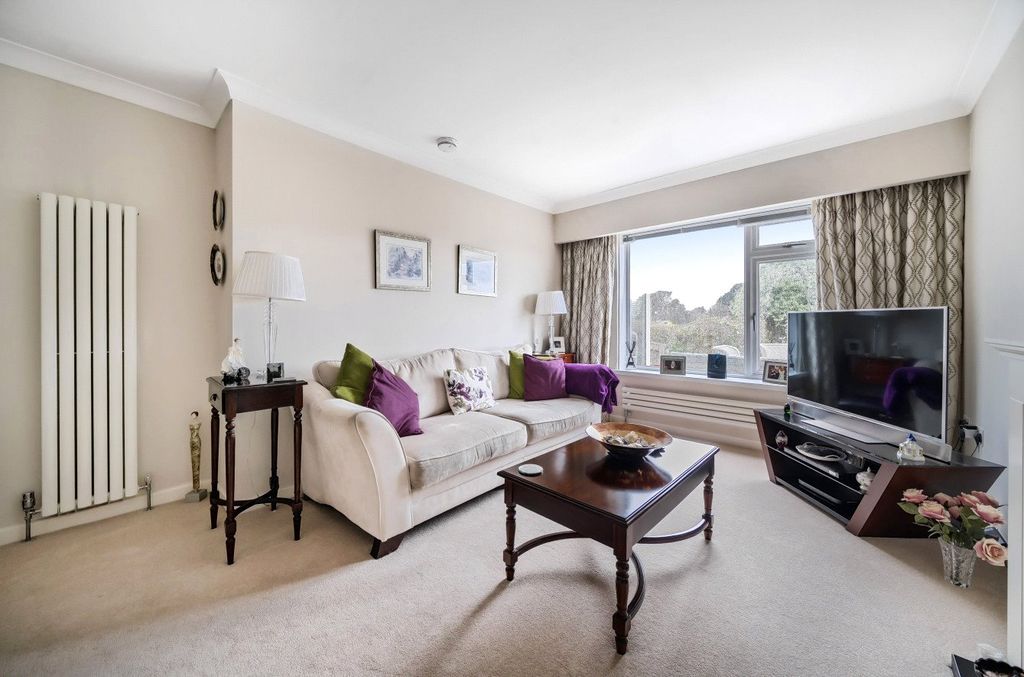 Property photo 3 of 14 Sitting Room