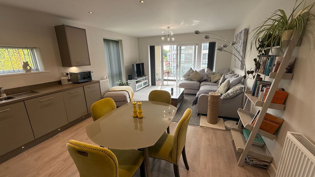 Property photo 3 of 11 Kitchen/Lounge/Diner