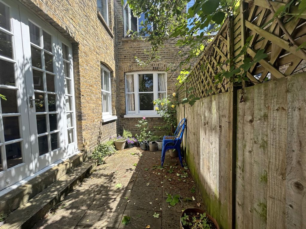 Property photo 3 of 9 Photo 5