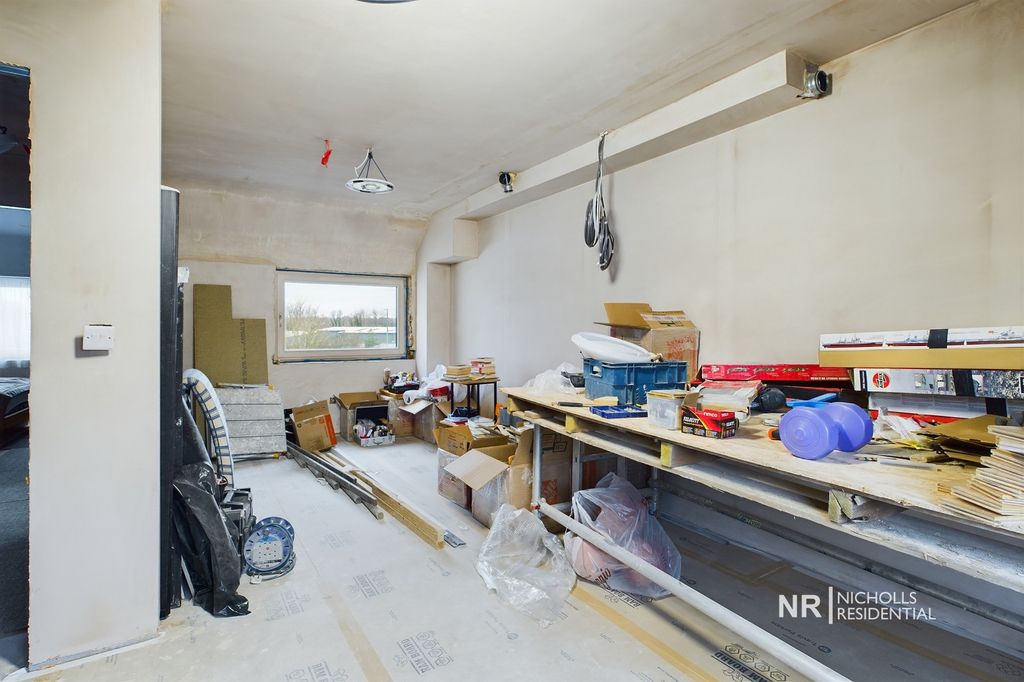 Property photo 3 of 20 Bed Area 2