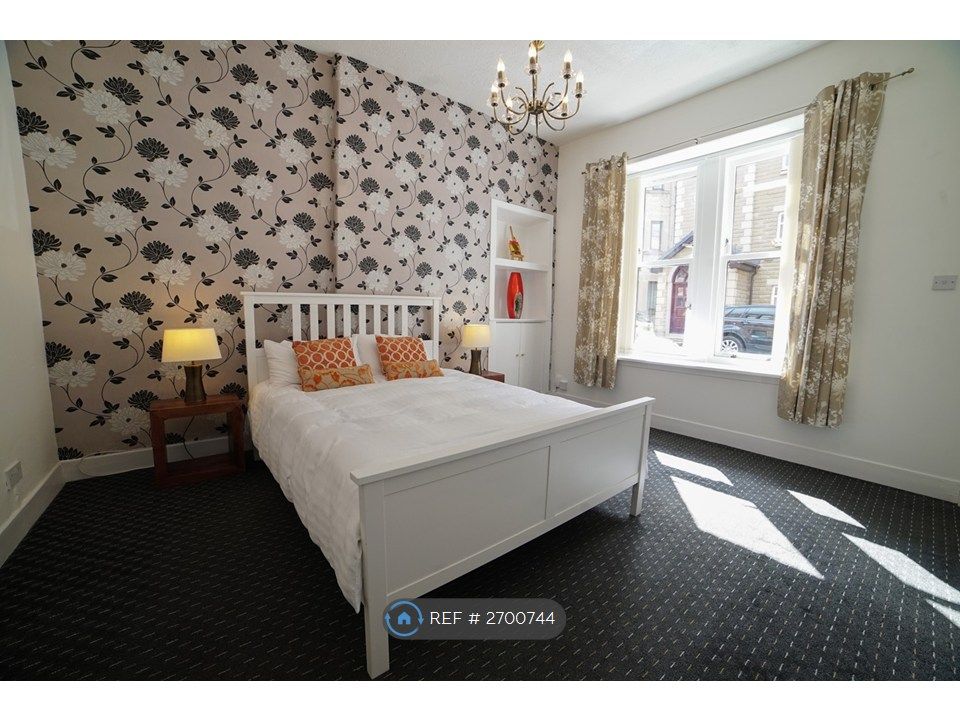 Property photo 1 of 7 Bedroom