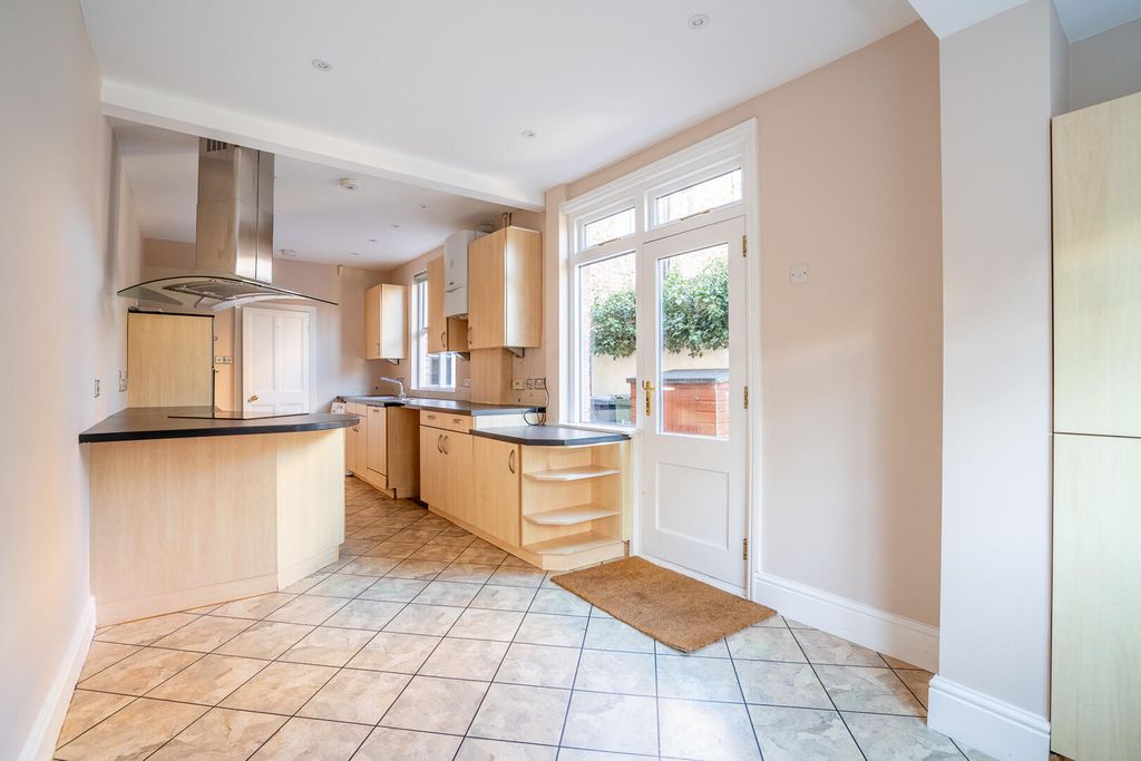 Property photo 3 of 20 Kitchen