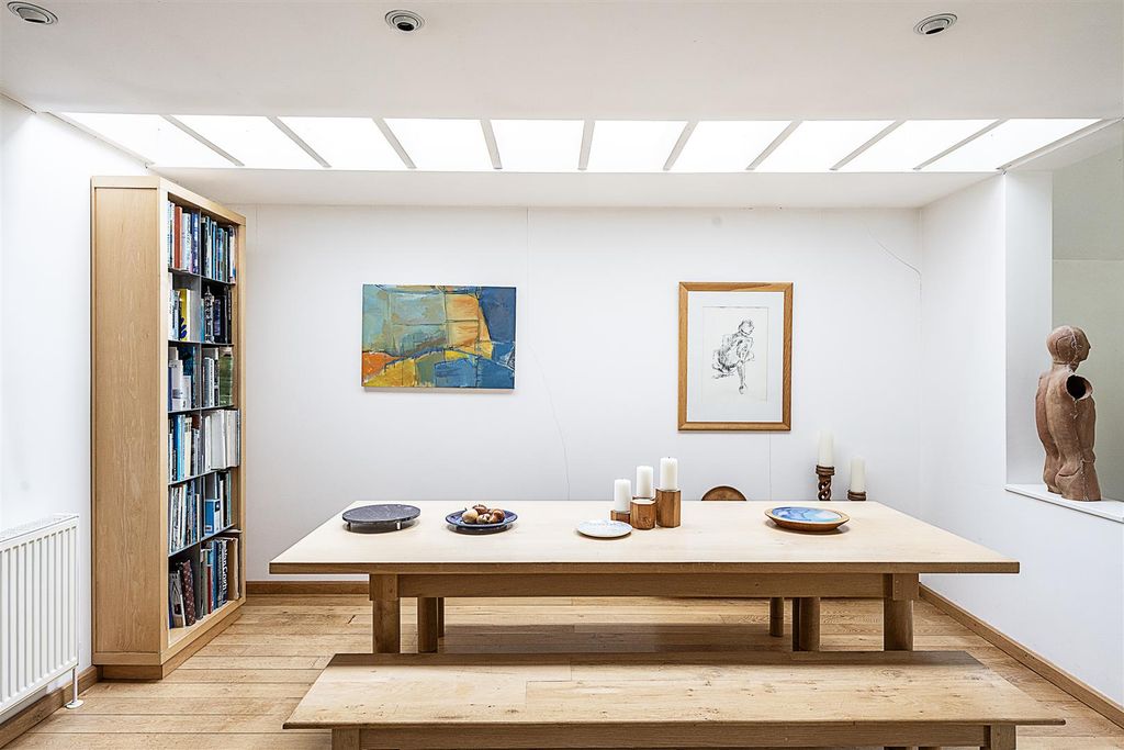 Property photo 3 of 12 Grange-Court-Road-03.Jpg