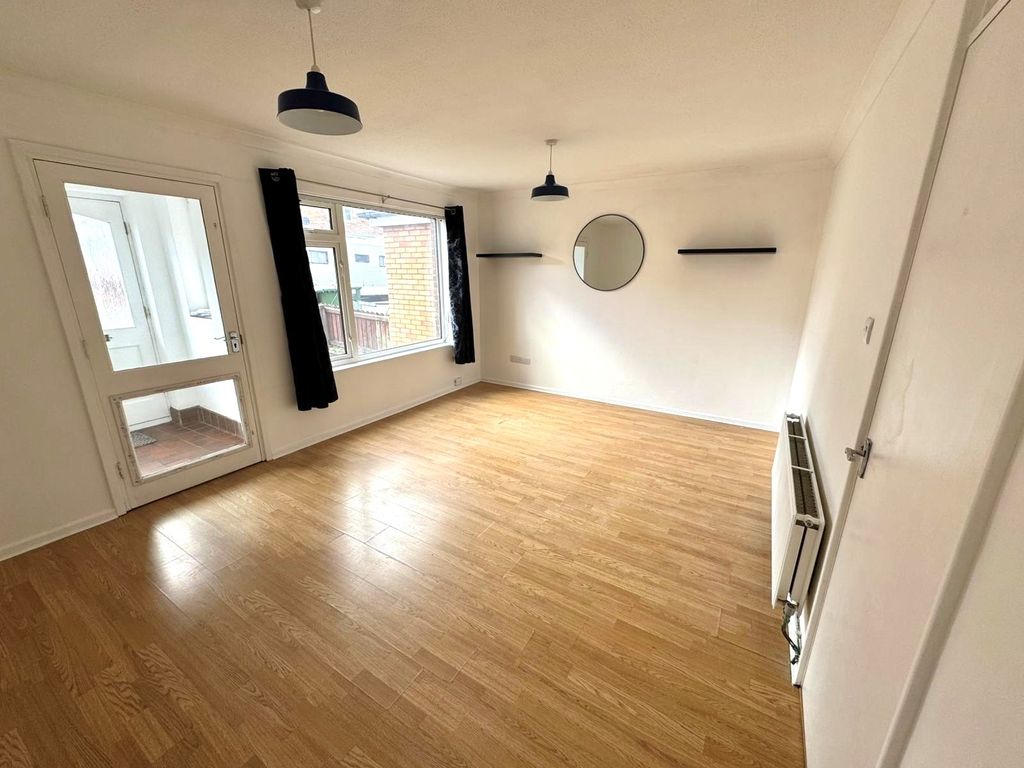 Property photo 2 of 12 Image