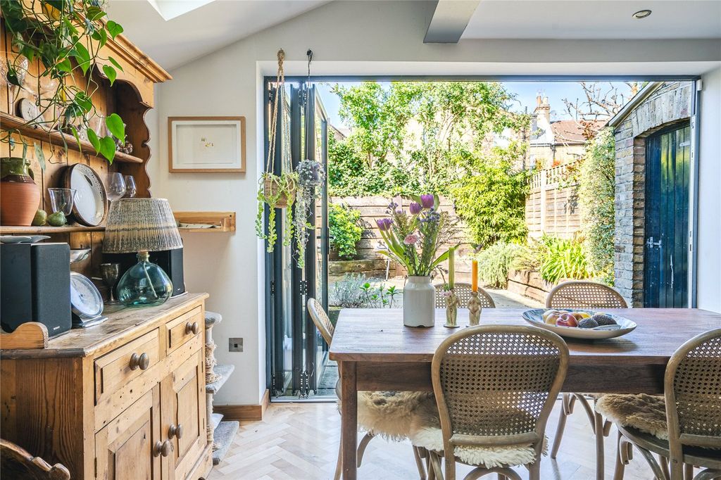 Property photo 2 of 15 Picture No. 14