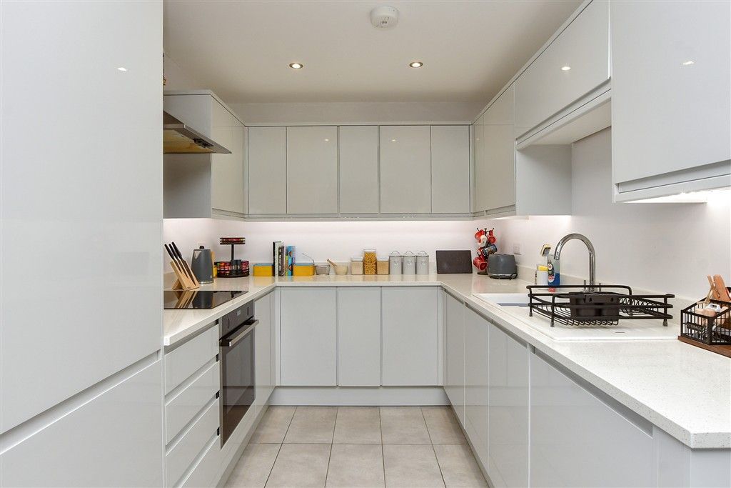 Property photo 2 of 11 Kitchen