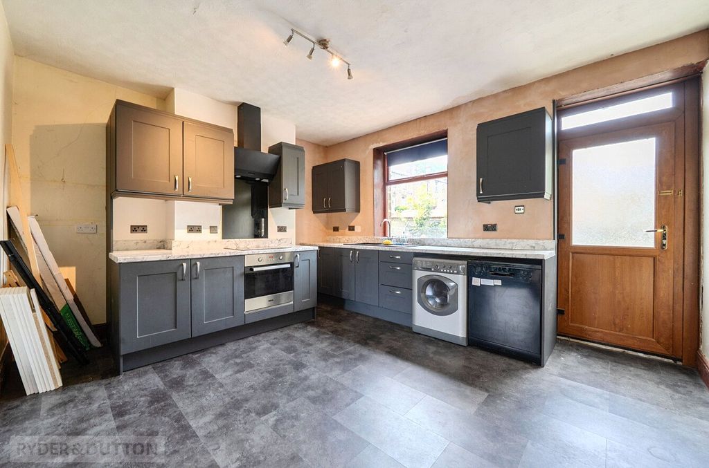 Property photo 3 of 18 Kitchen