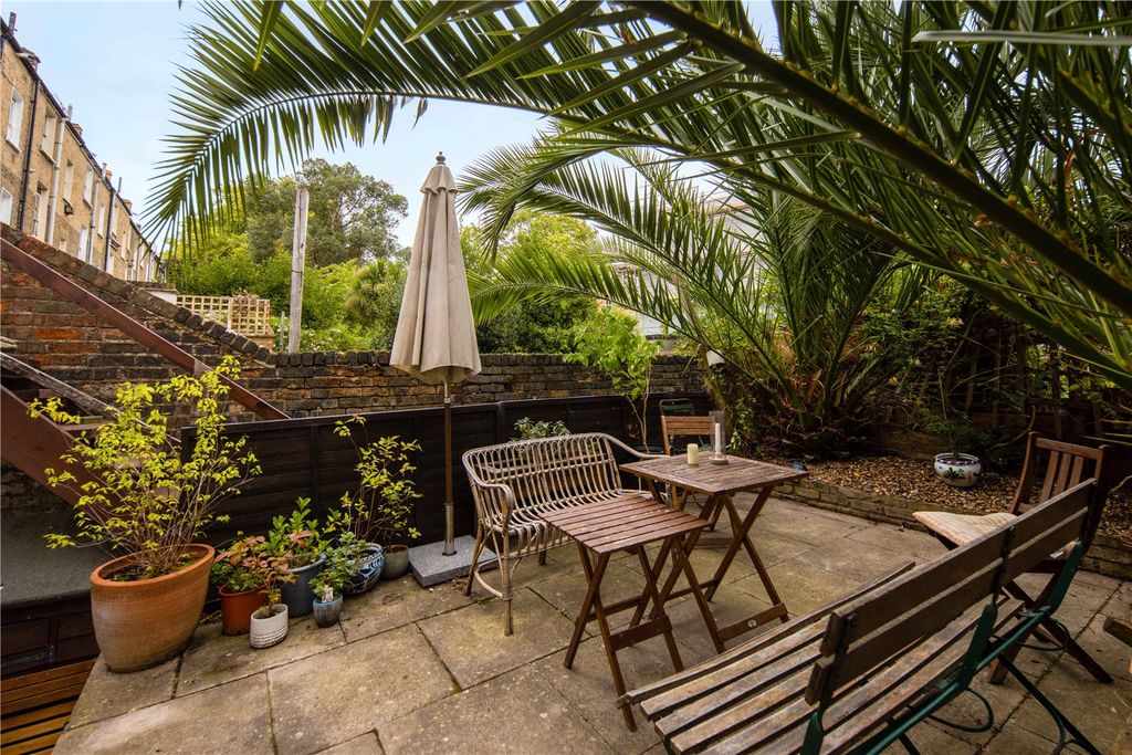 Property photo 3 of 18 Garden