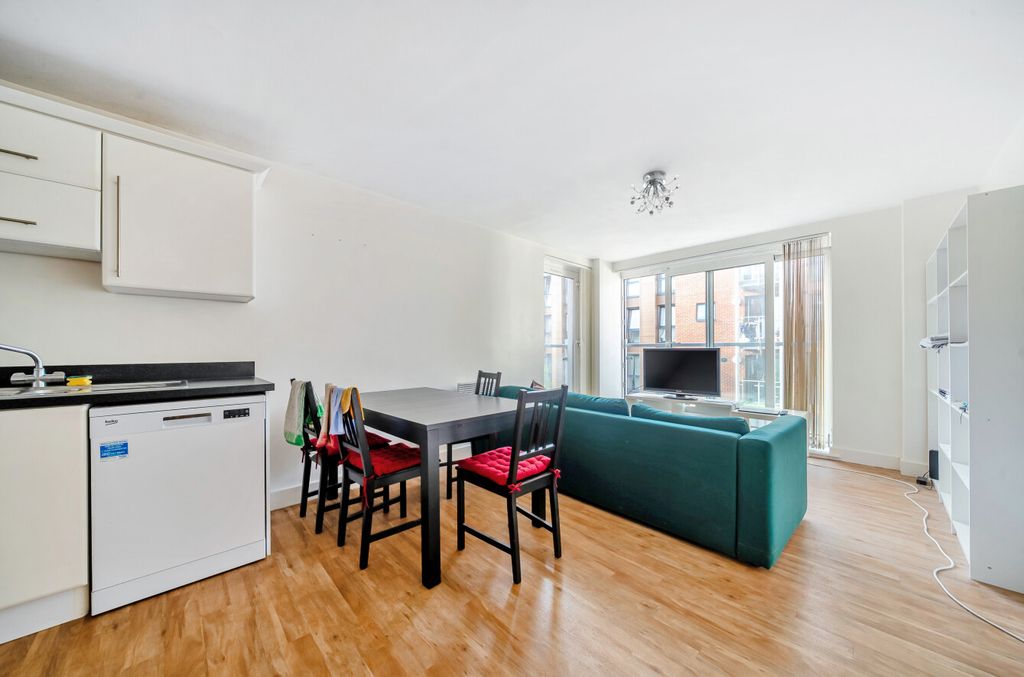 Property photo 2 of 8 1327513-19-6887c4...