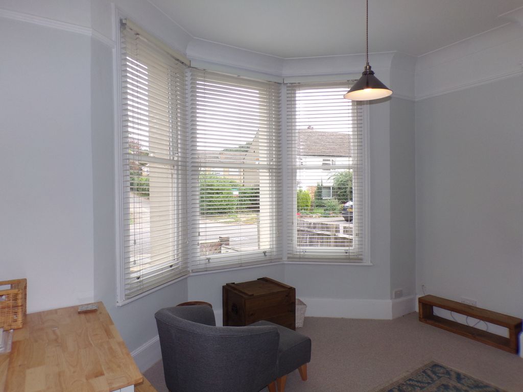 Property photo 3 of 7 Living Room