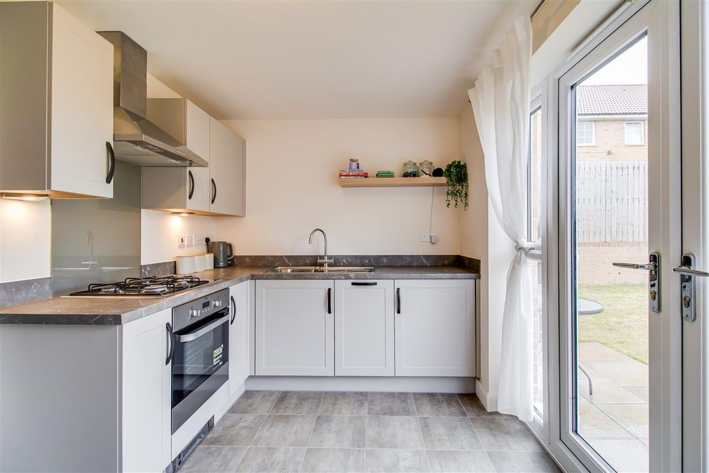 Property photo 3 of 12 Kitchen