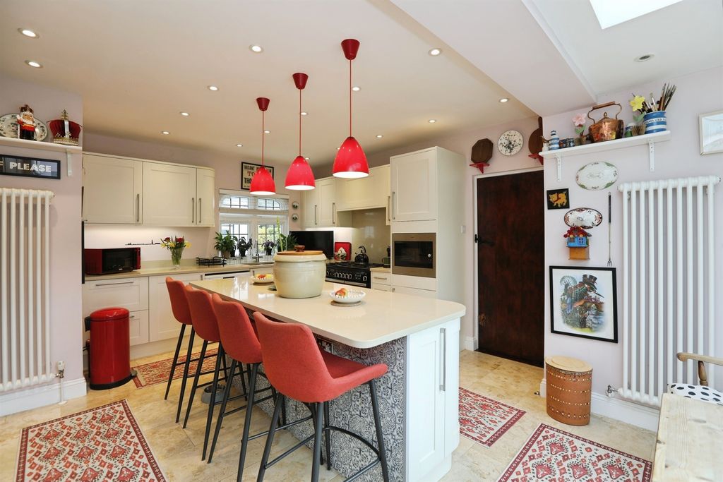 Property photo 3 of 19