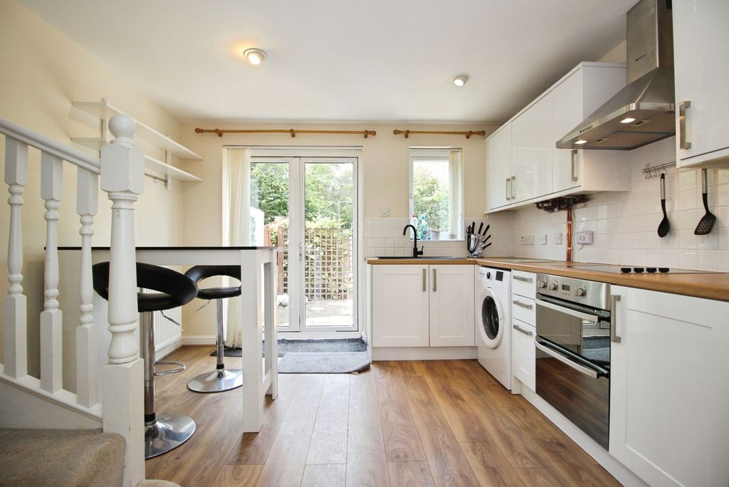 Property photo 2 of 14 Kitchen