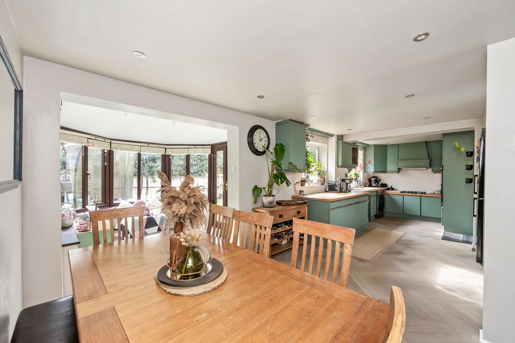 Property photo 2 of 33